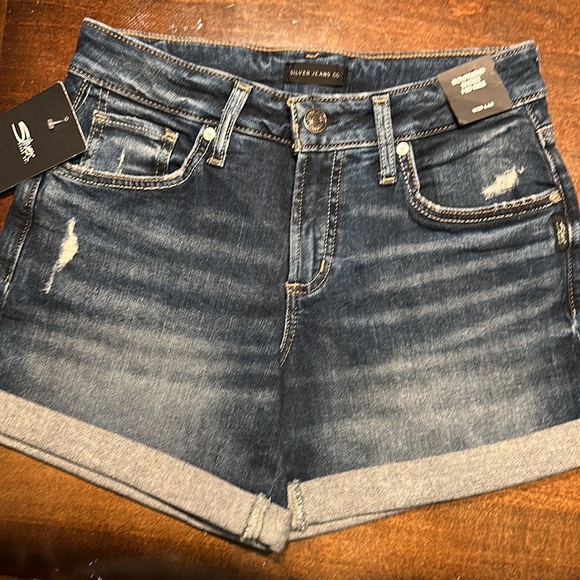 Silver Jeans Suki Jean Short.”Boyfriend Short Mid Rise” multiple sizes available - Picture 9 of 16